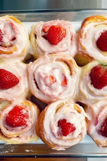 Strawberry Cinnamon Rolls